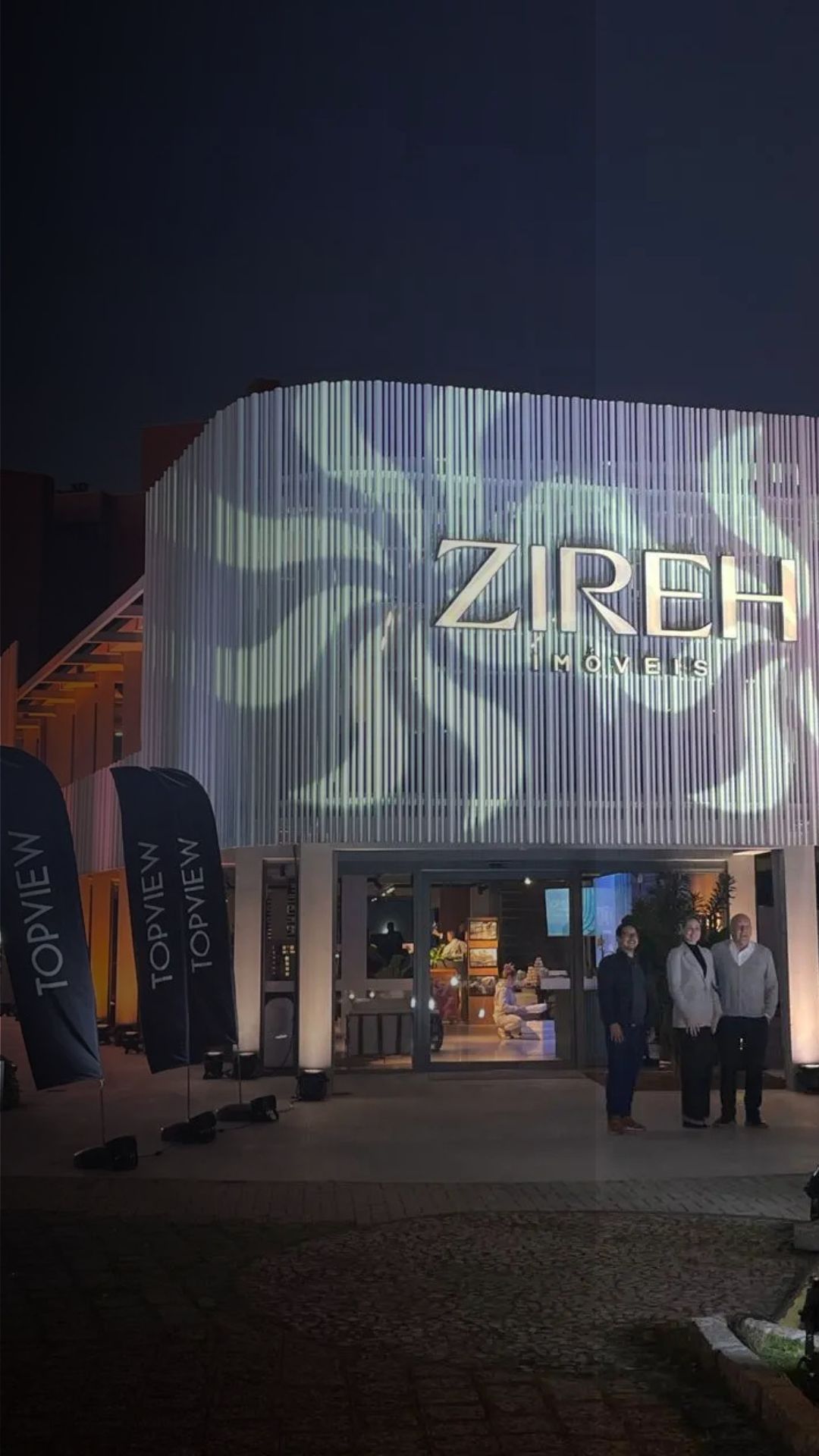 Equipe da DC Live Producoes durante montagem de evento em Curitiba