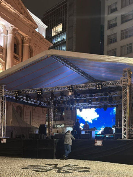 Producao tecnica de evento na UFPR com iluminacao e sonorizacao