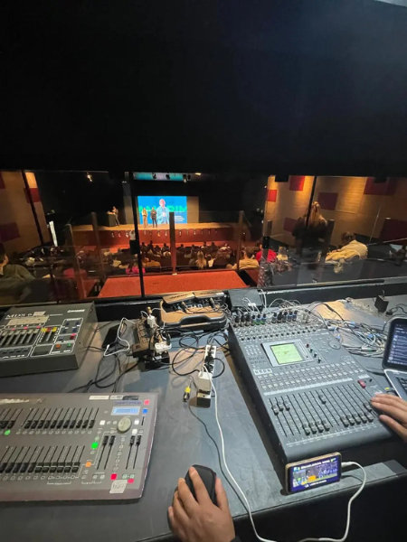 Evento corporativo no MON com estrutura de audio e video