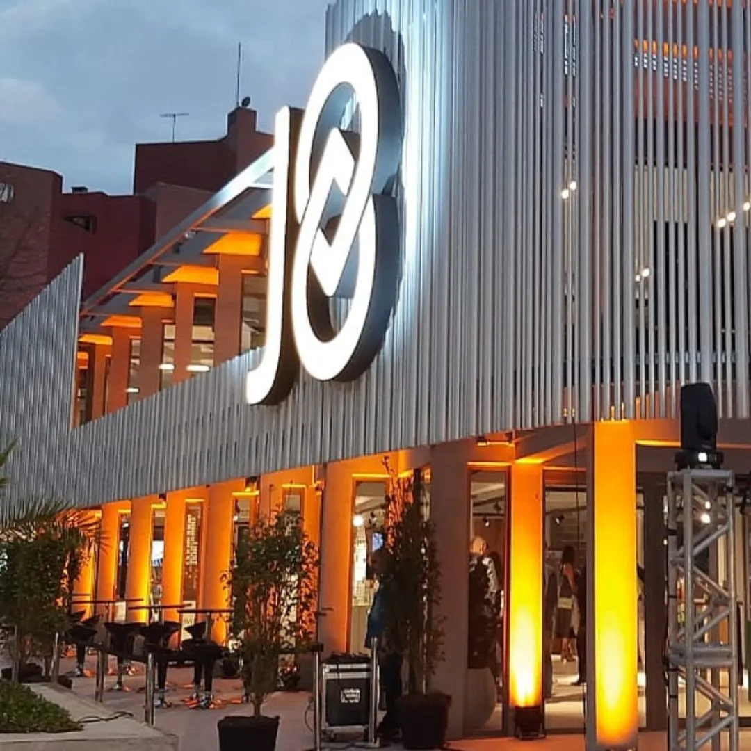 Iluminacao cenica para eventos sociais e corporativos em Curitiba